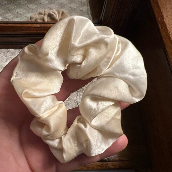 SET OF 5 Classic Solid Colors Hair Scrunchies White Eyelet, Metallic Red, Denim - Picture 3 of 6